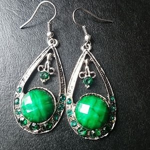 Emerald dangling earrings